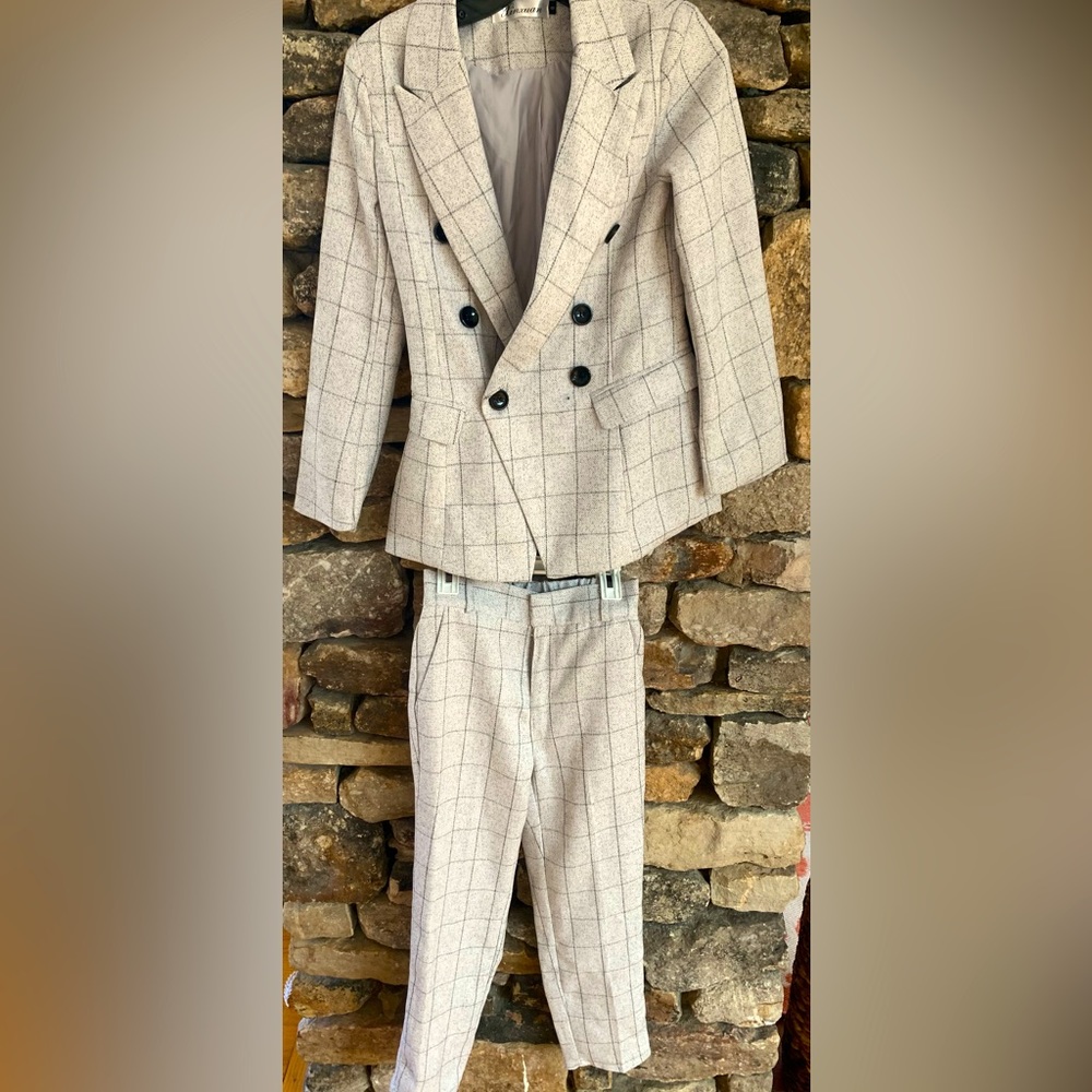 𝅺womens grey striped suit set ( very small)